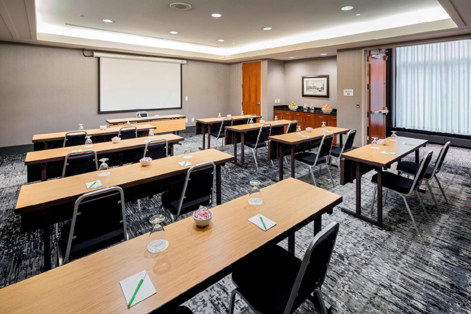 Courtyard By Marriott Boston Brookline Hotel Exterior photo