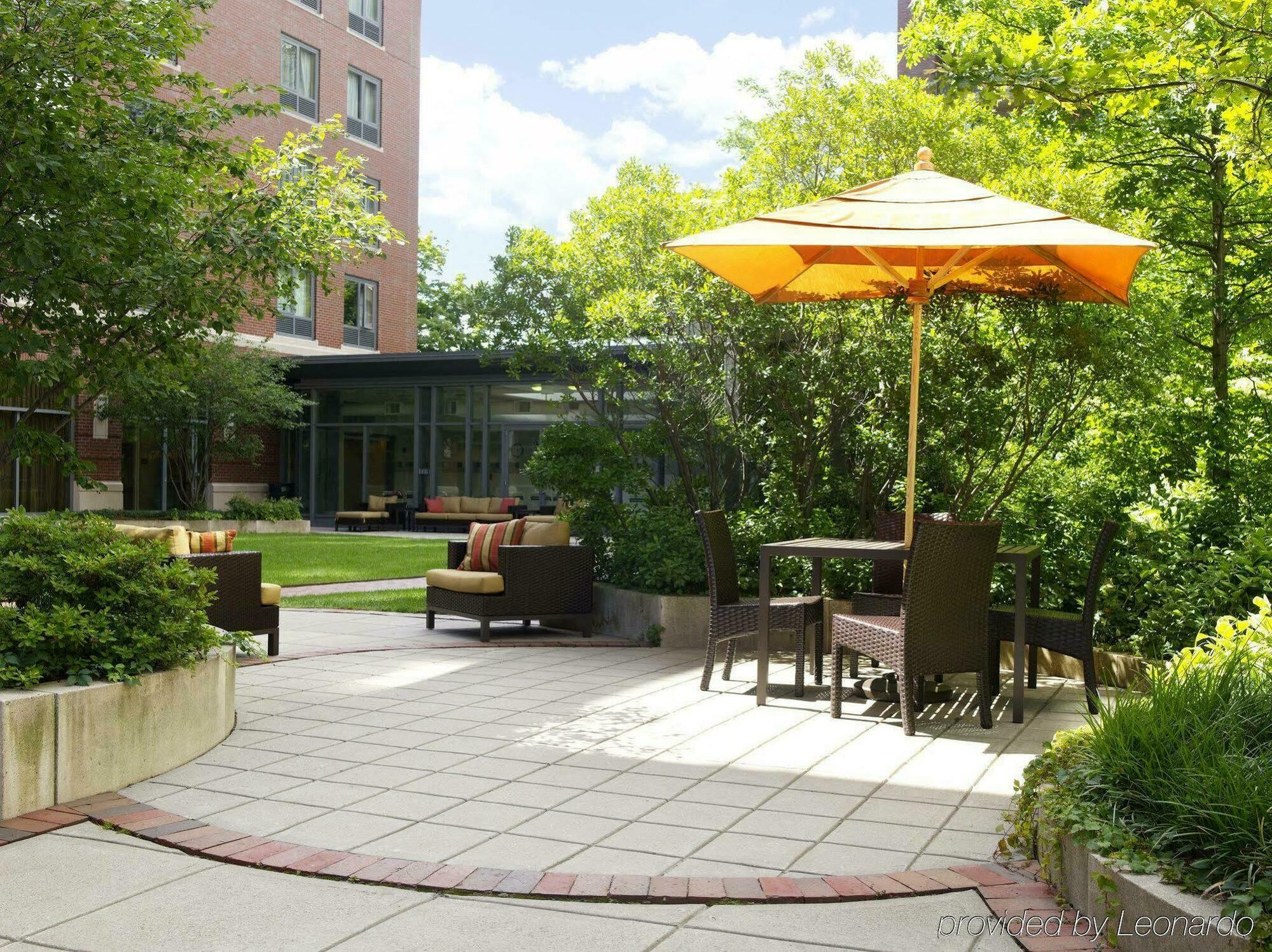 Courtyard By Marriott Boston Brookline Hotel Exterior photo